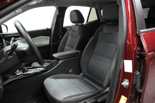 Used 2025 Chevrolet Trax LT w/ LT Convenience Package FWD image 8