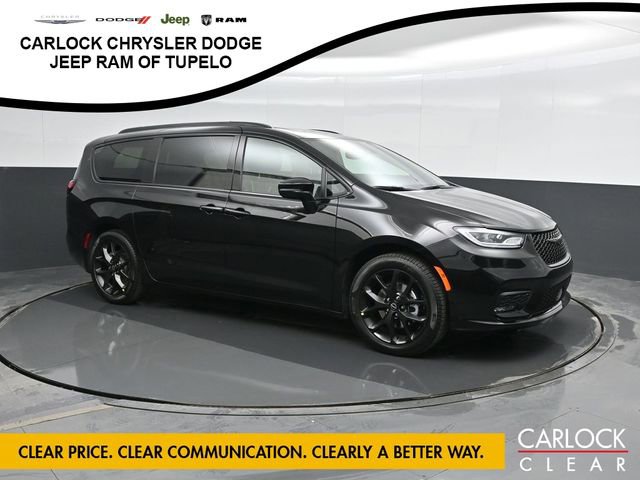 New 2026 Chrysler Pacifica Limited w/ Uconnect Theater Family Group image 4