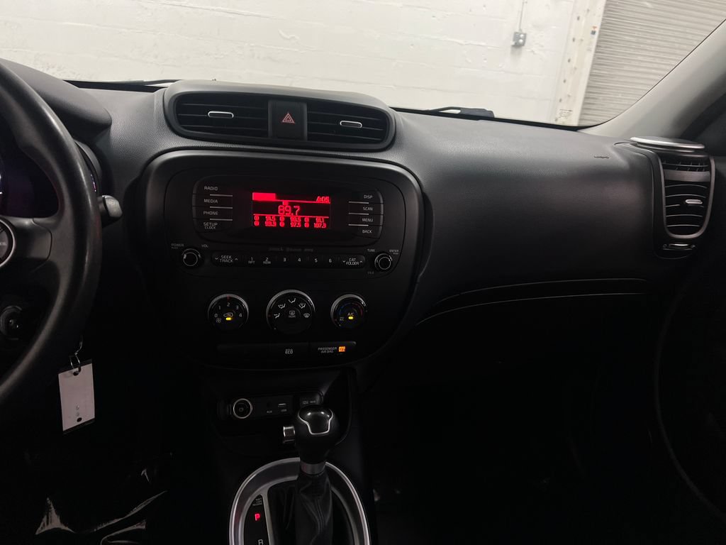 Used 2015 Kia Soul FWD image 17