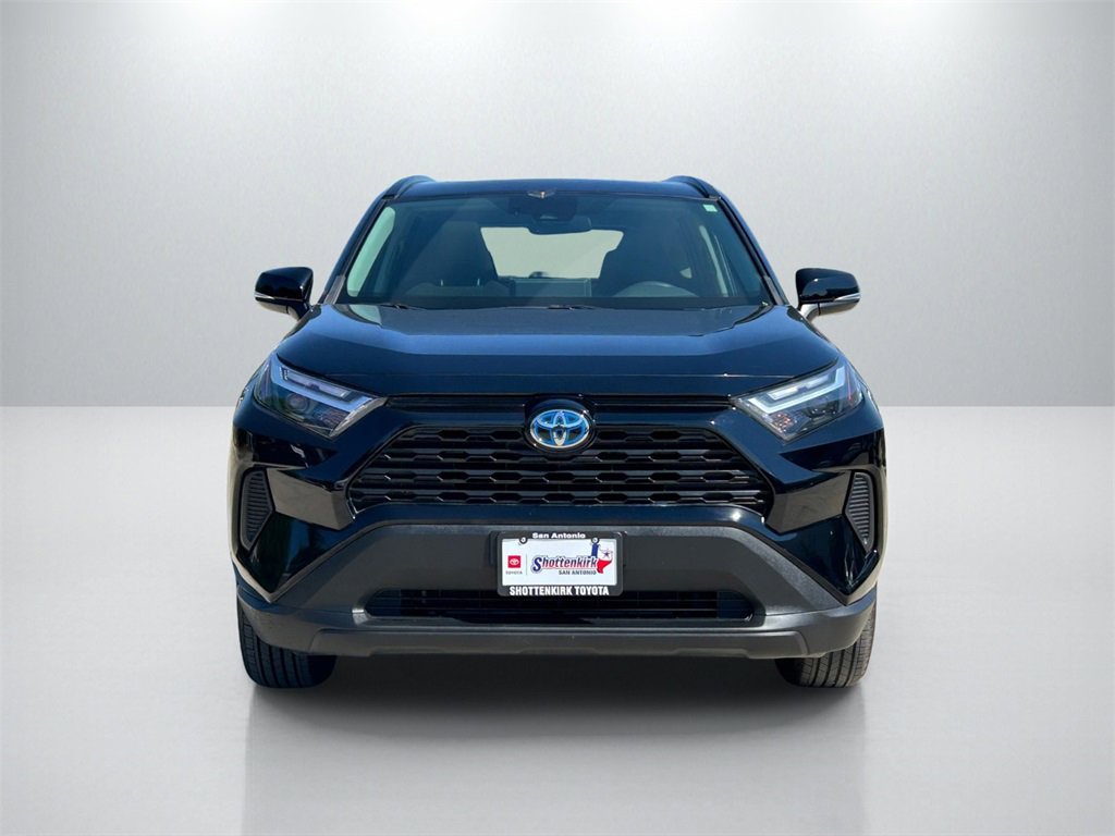 Used 2022 Toyota RAV4 XLE video 2
