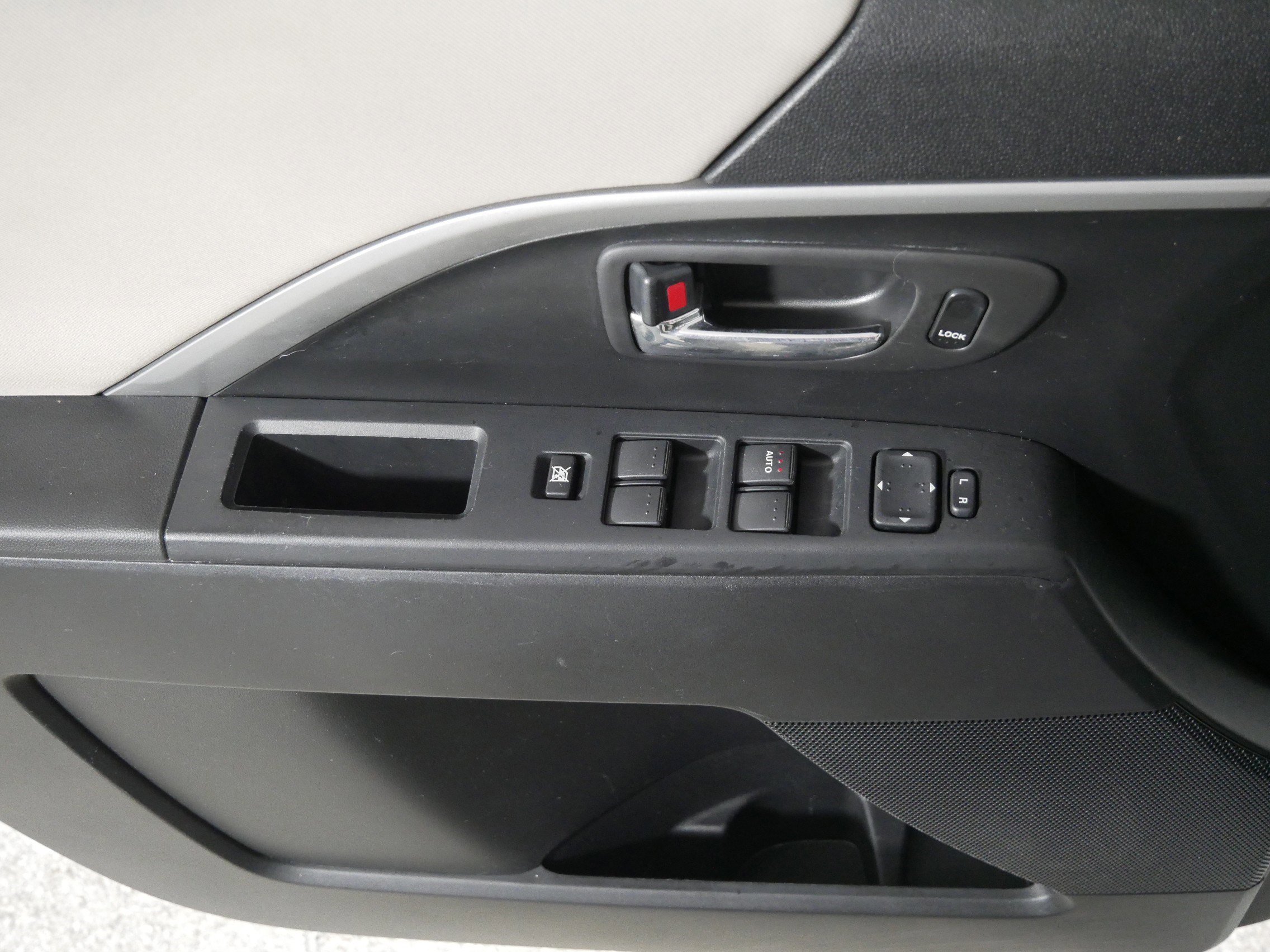 Used 2015 MAZDA MAZDA5 Sport image 19