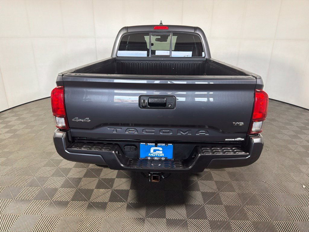 Used 2022 Toyota Tacoma SR5 AWD/4WD image 7