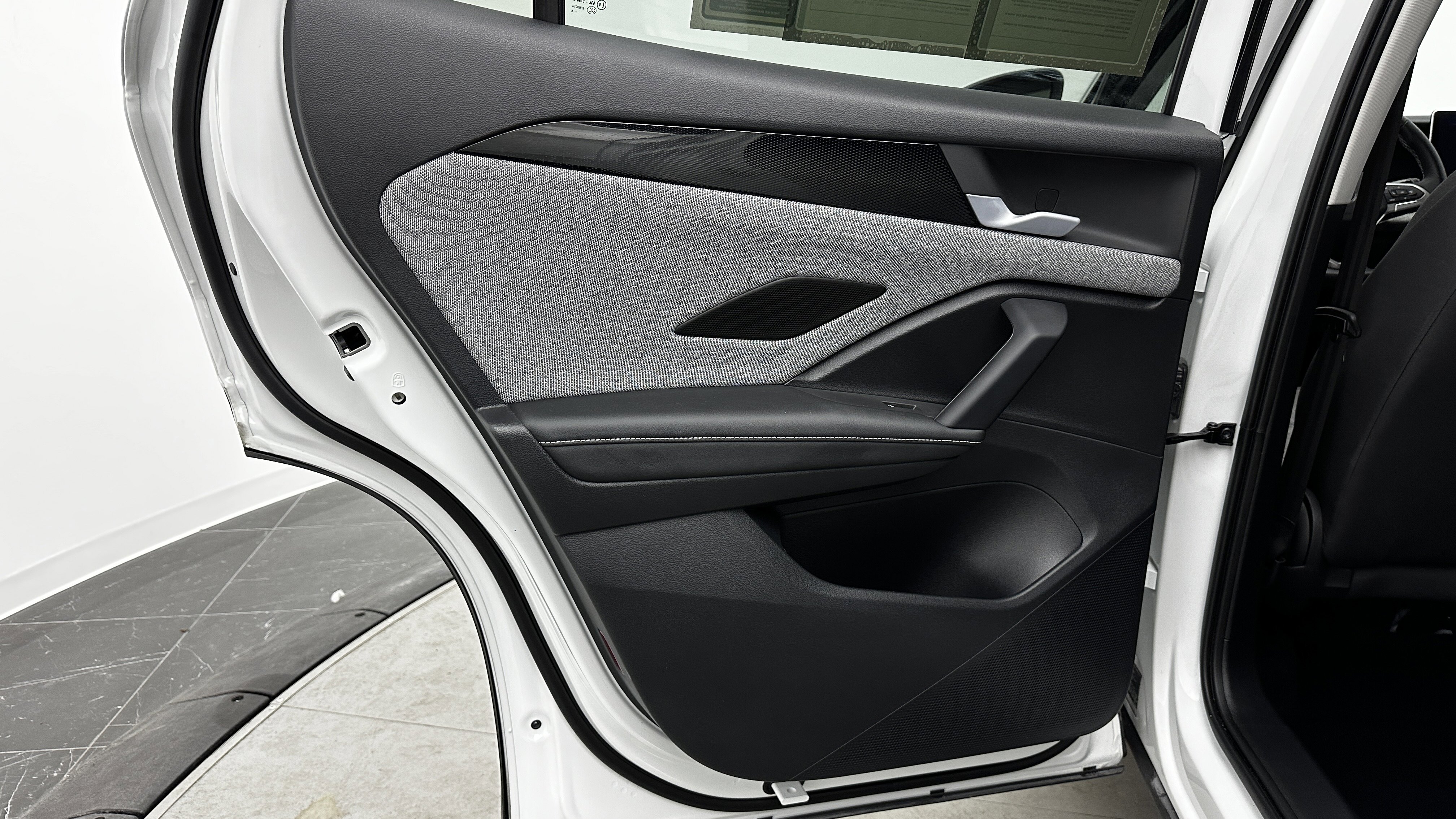 Used 2025 Volkswagen Tiguan S image 25