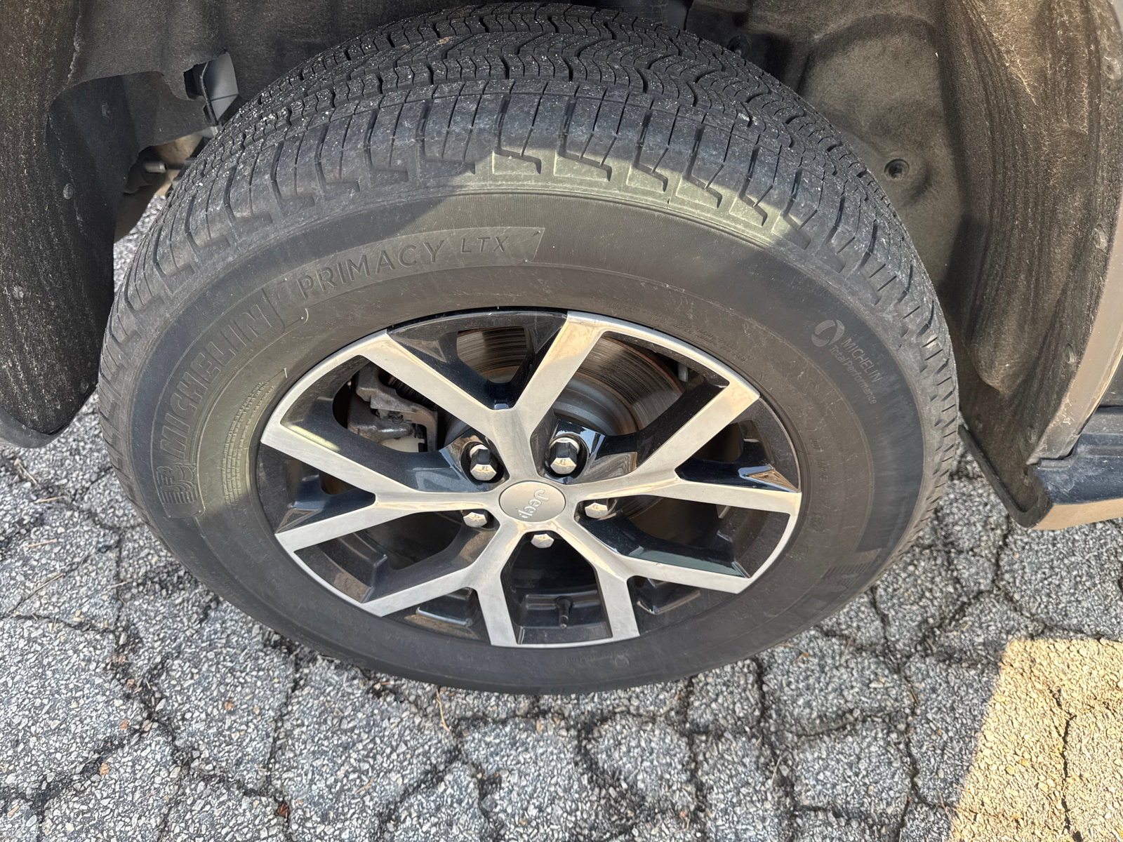 Certified 2024 Jeep Grand Cherokee Limited image 17