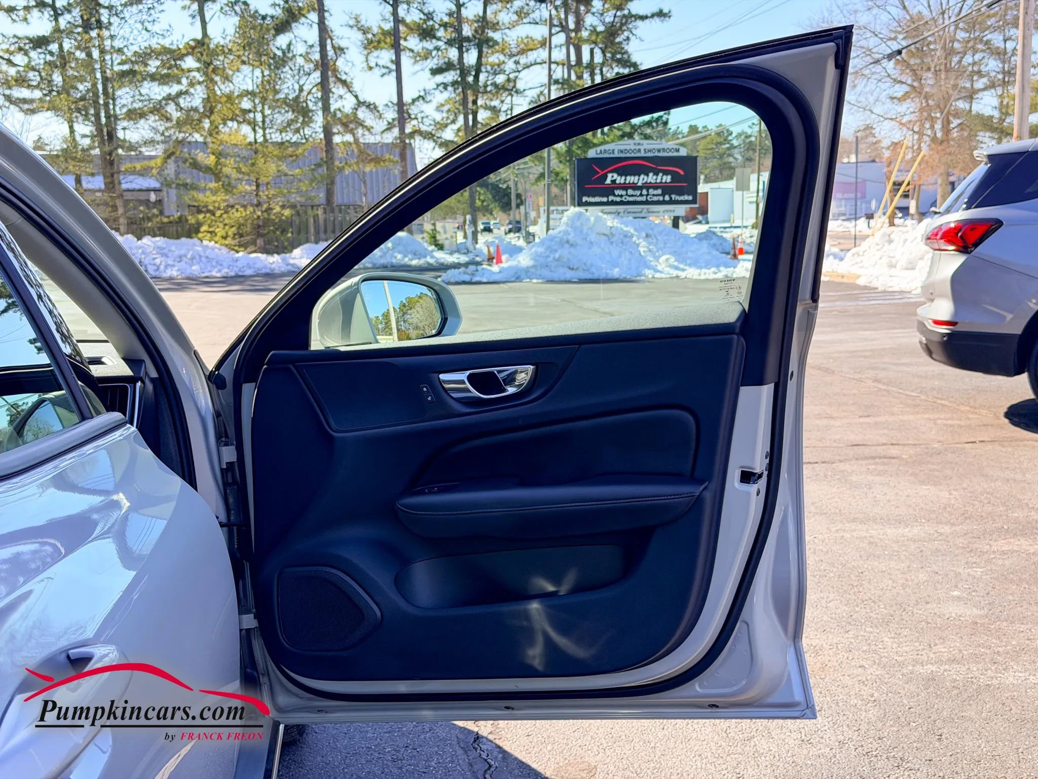 Used 2020 Volvo S60 T5 Momentum image 18