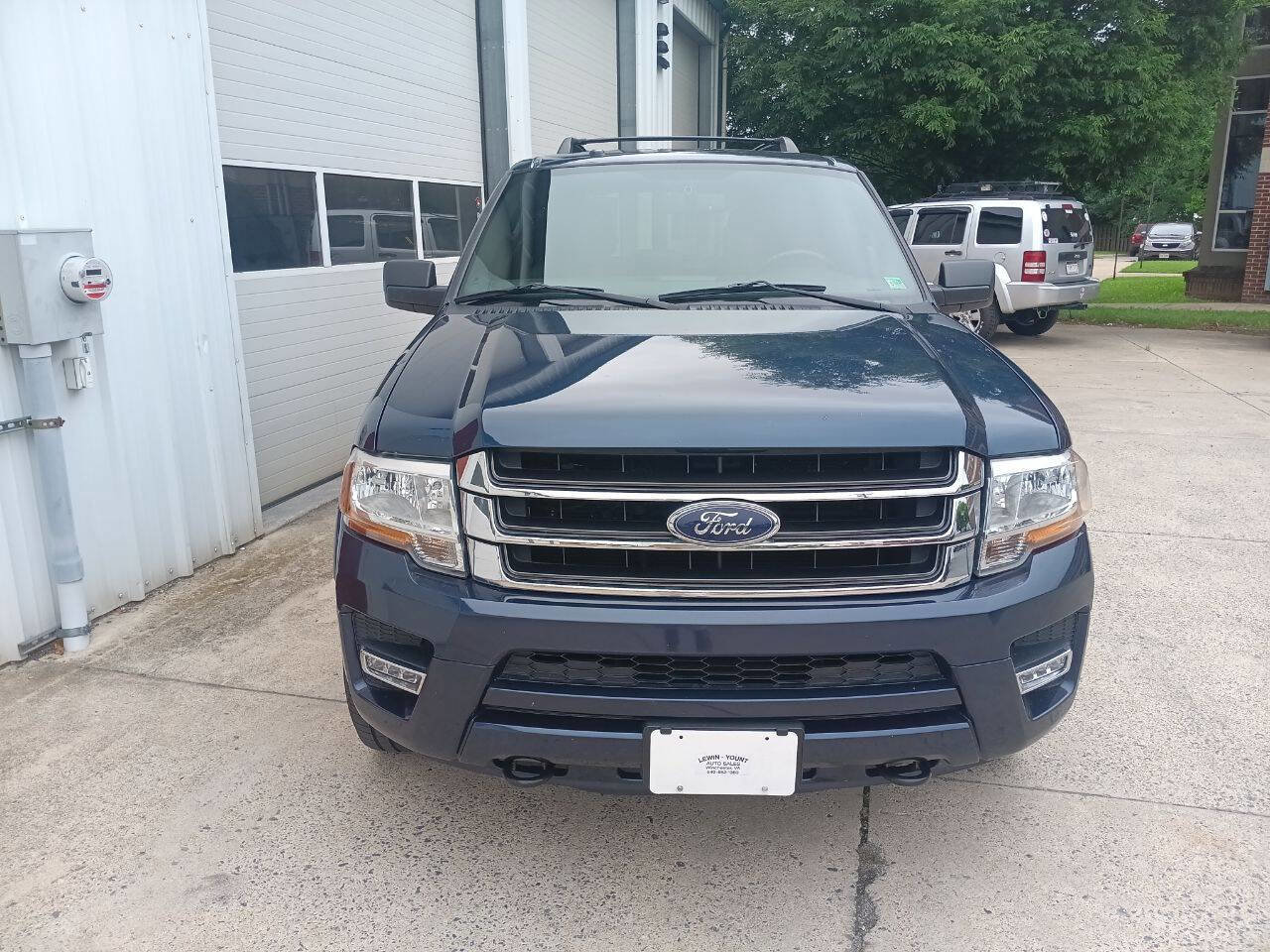 Used 2015 Ford Expedition XLT w/ Equipment Group 202A image 5