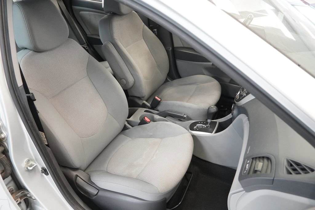 Used 2013 Hyundai Accent GLS image 30