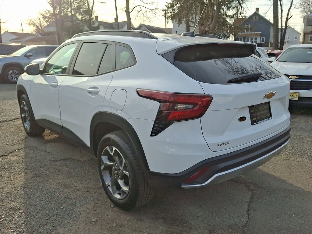 Used 2024 Chevrolet Trax LT w/ Driver Confidence Package image 6
