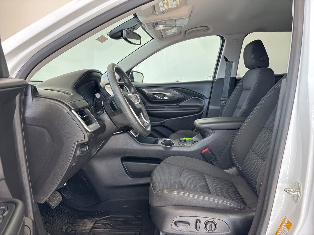 Used 2024 GMC Terrain SLE w/ Driver Convenience Package image 9