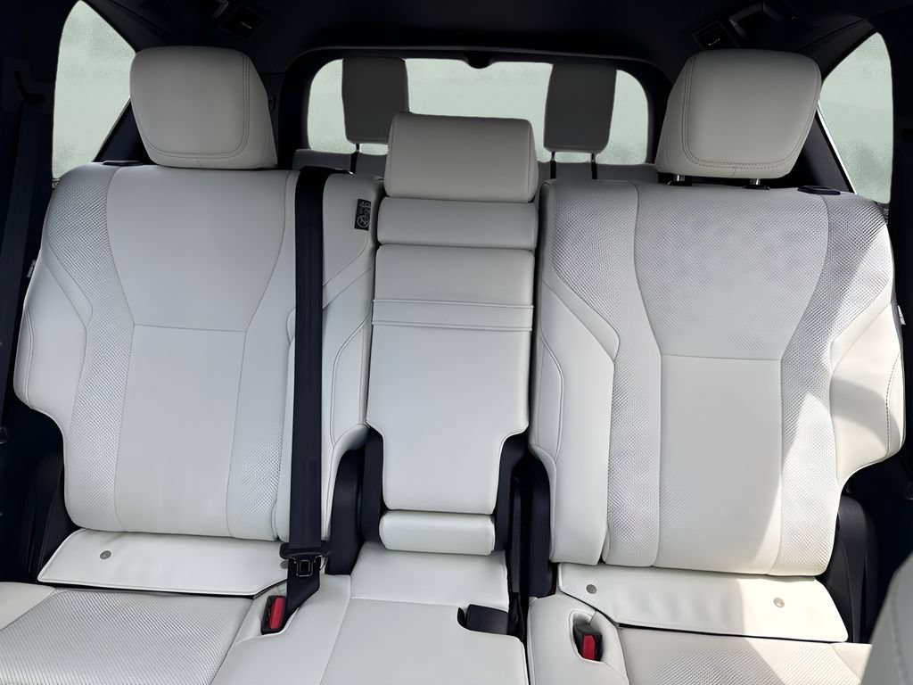 Used 2025 Lexus LX 600 4WD w/ Accessory Package (2T) image 13