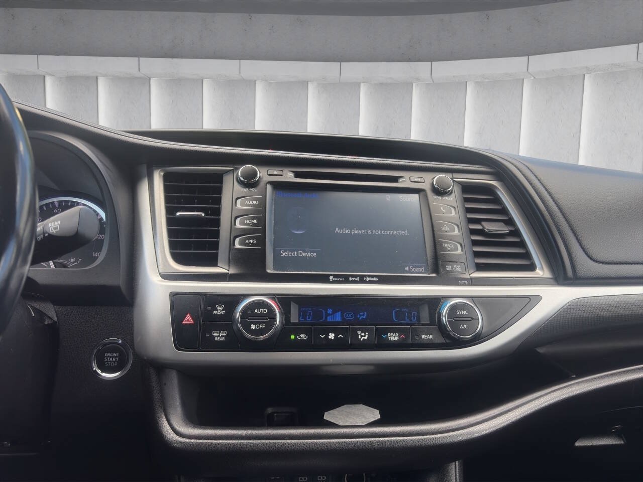 Used 2017 Toyota Highlander SE AWD/4WD image 13
