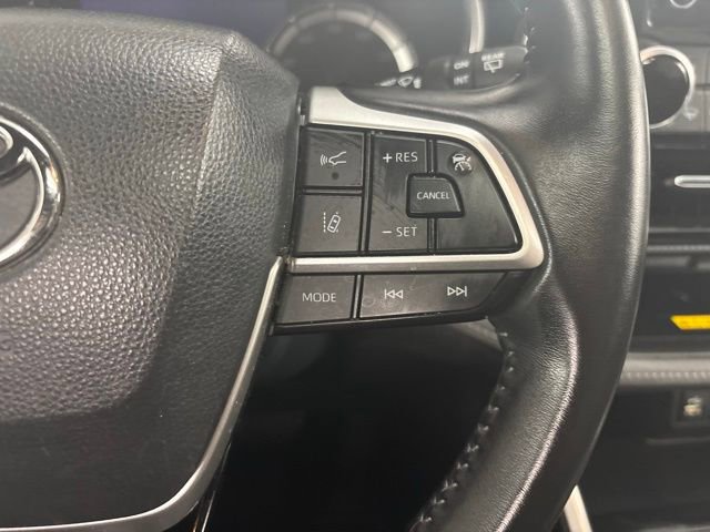 Used 2023 Toyota Highlander XSE FWD image 28