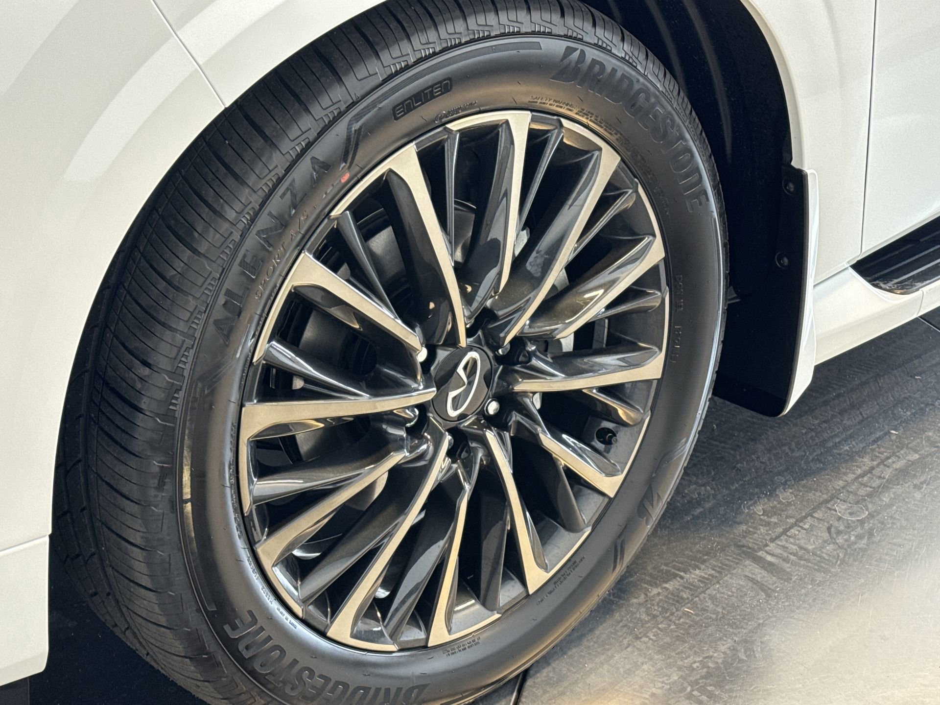 New 2026 INFINITI QX80 Autograph w/ Premium Cargo Package AWD/4WD image 10