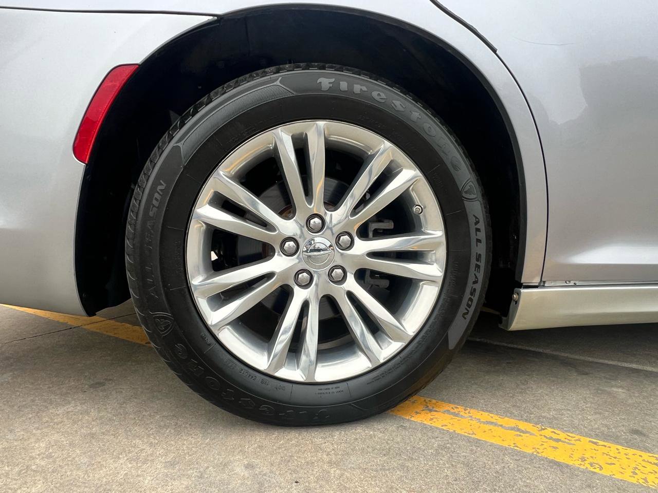 Used 2017 Chrysler 300 C RWD image 34