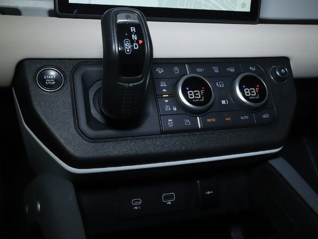 Used 2023 Land Rover Defender 110 SE image 28