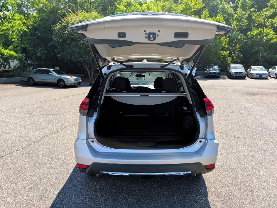 Used 2018 Nissan Rogue SV w/ Sun & Sound Touring Package AWD/4WD image 15