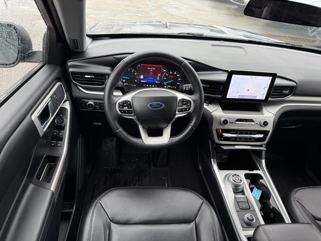 Used 2022 Ford Explorer XLT w/ Equipment Group 202A image 6