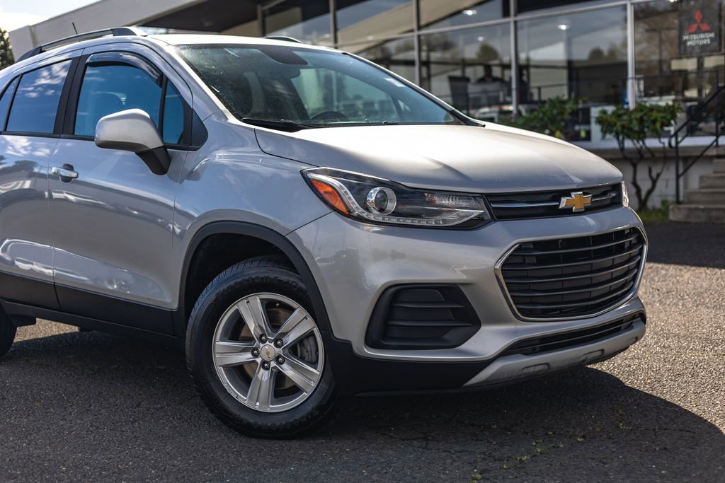 Used 2022 Chevrolet Trax LT w/ Driver Confidence Package AWD/4WD image 3