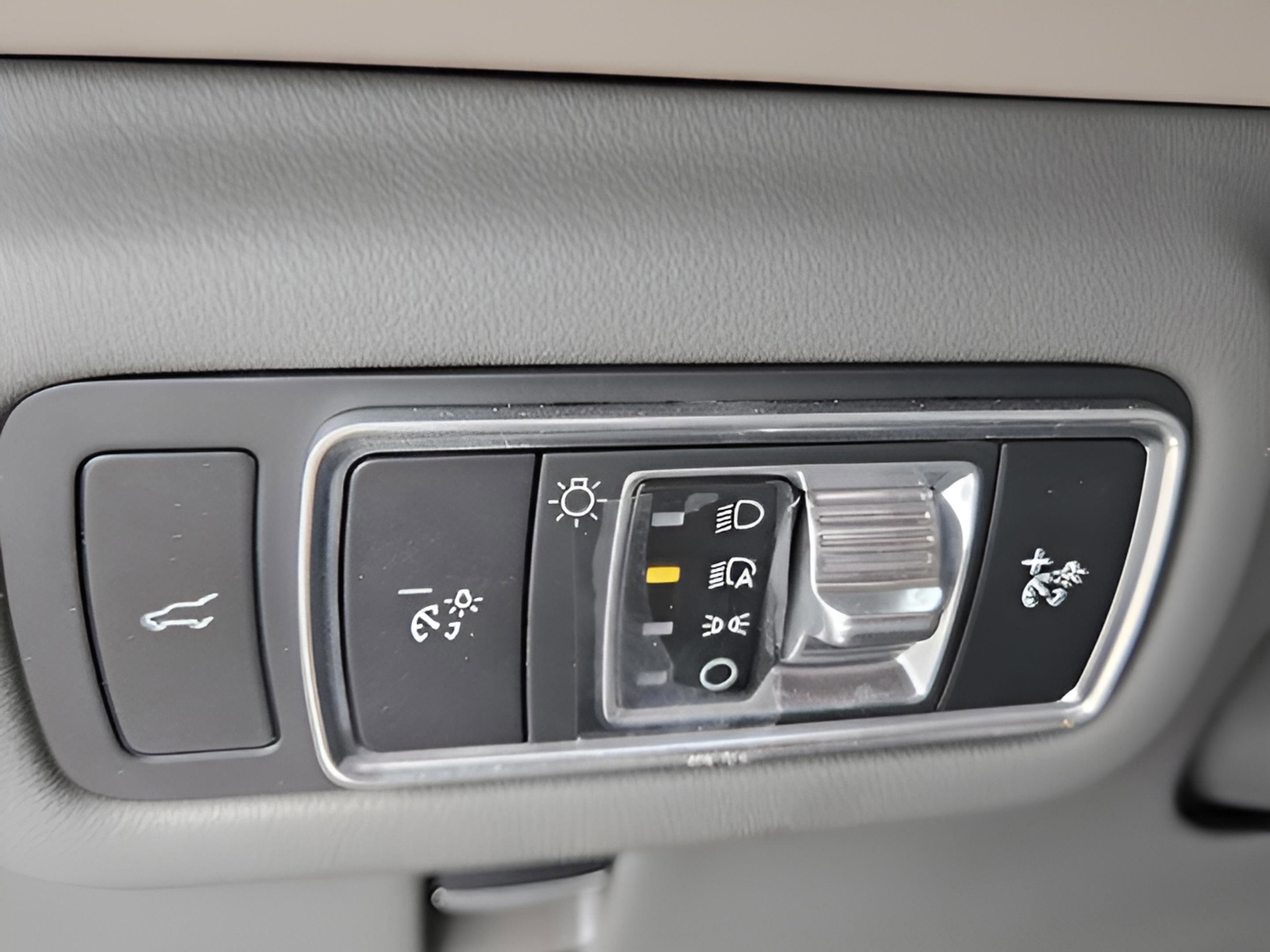 Used 2024 Lincoln Nautilus Premier image 18