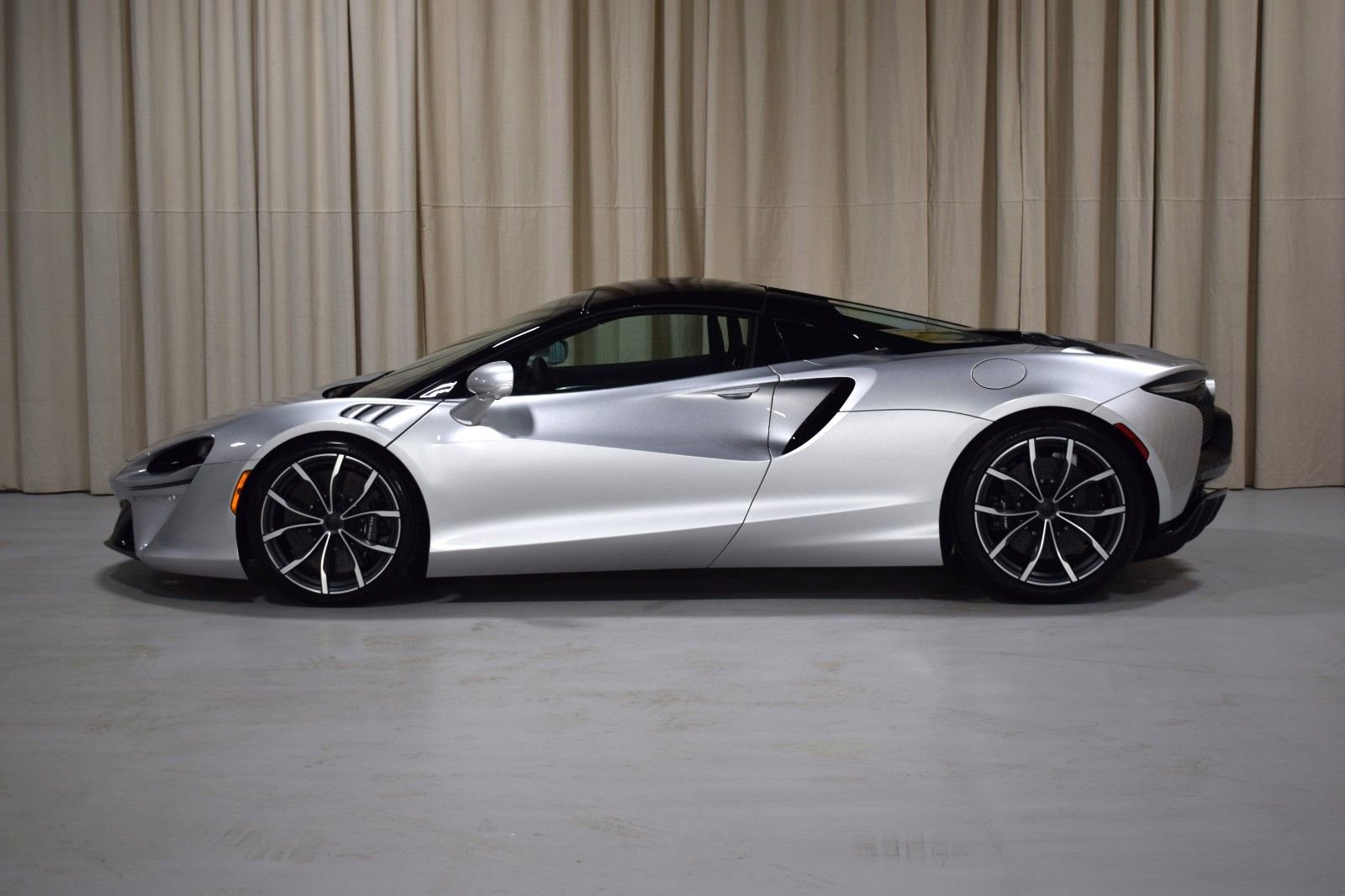 New 2025 McLaren Artura Spider image 5