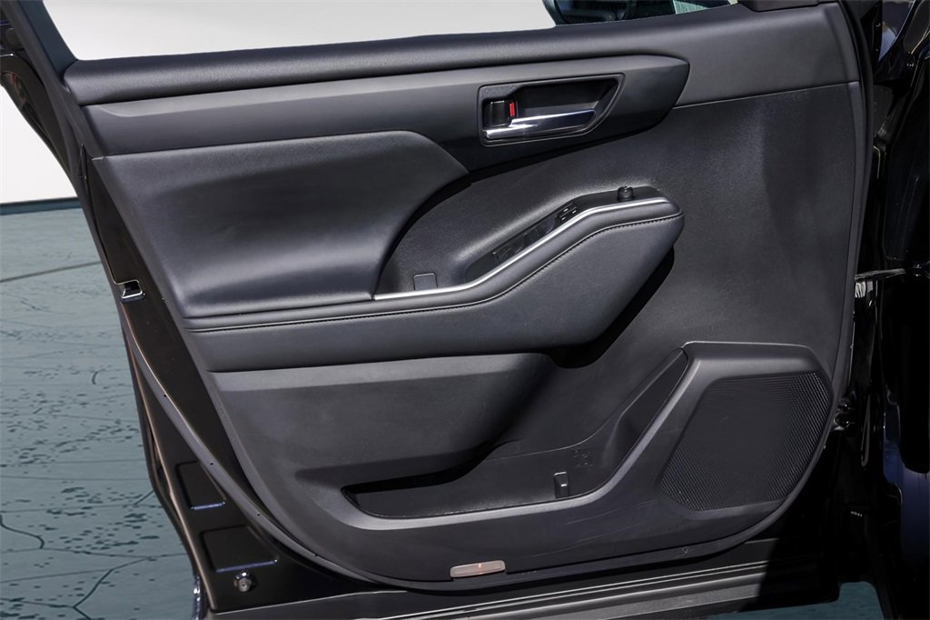 Used 2023 Toyota Highlander XLE image 26