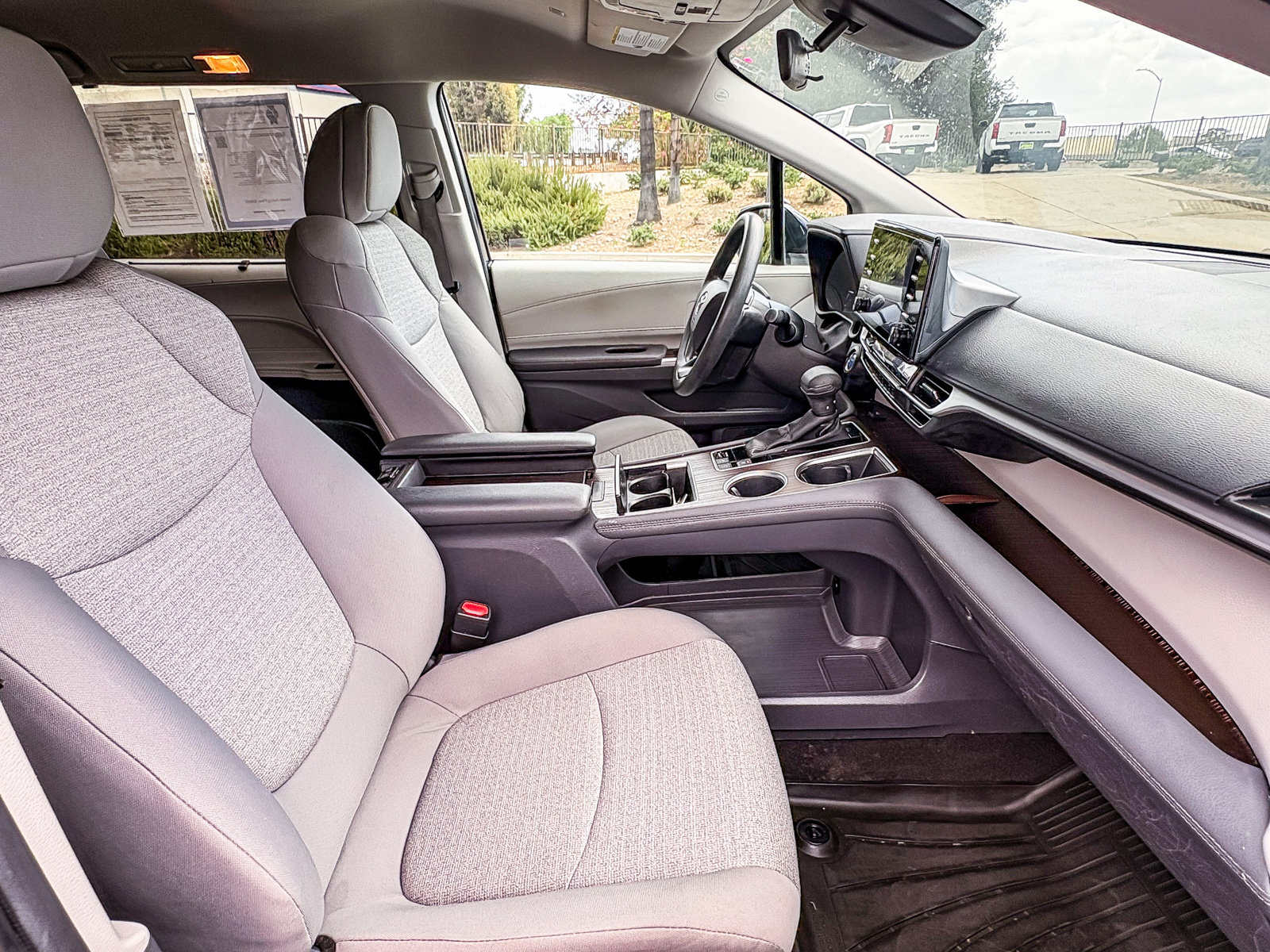 Used 2024 Toyota Sienna LE FWD image 16