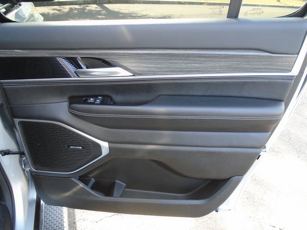 Used 2024 Jeep Wagoneer L Series II w/ Flexible Seating Group image 9