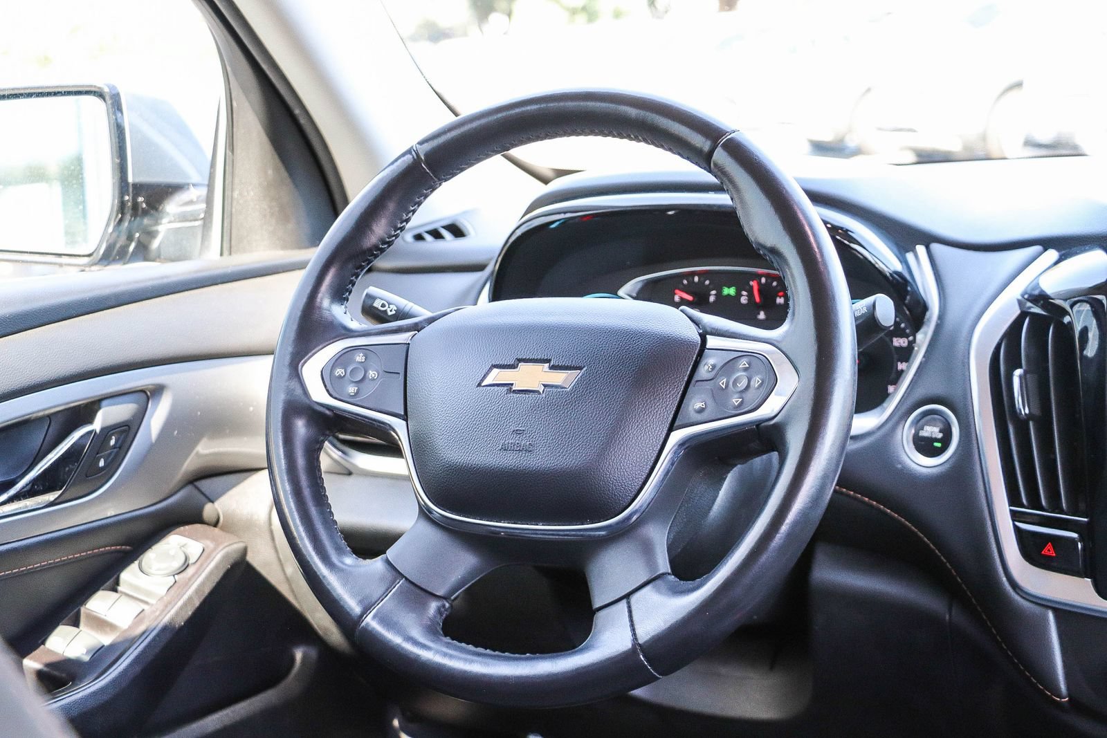 Used 2019 Chevrolet Traverse LT FWD image 16