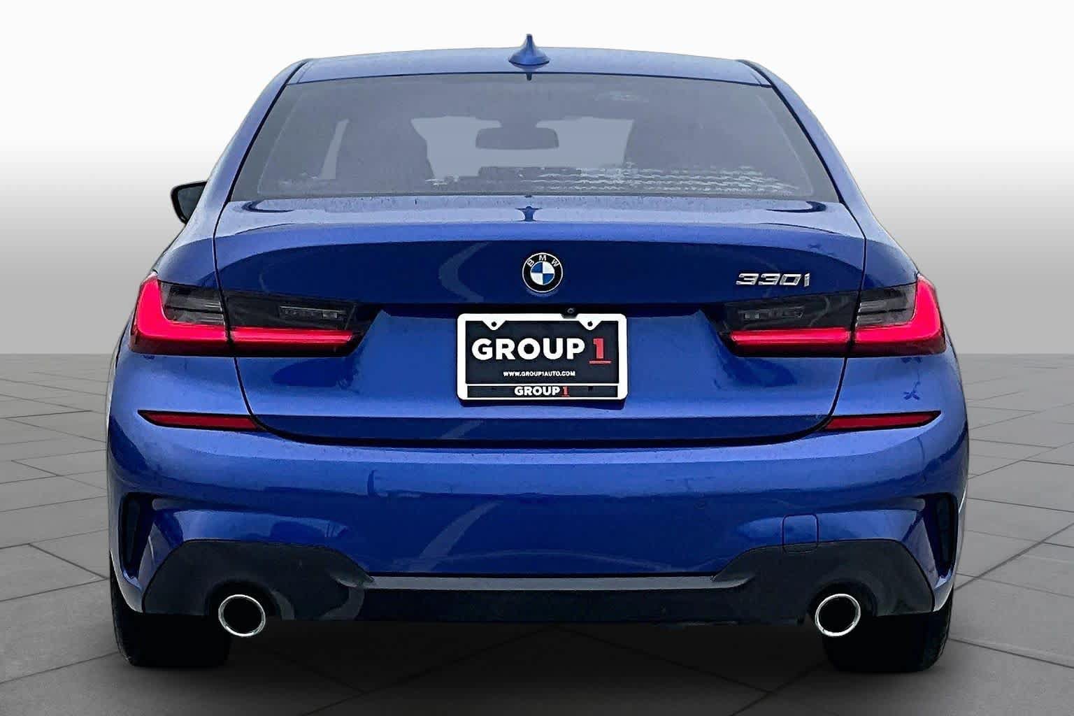 Used 2020 BMW 330i Sedan w/ M Sport Package RWD image 4