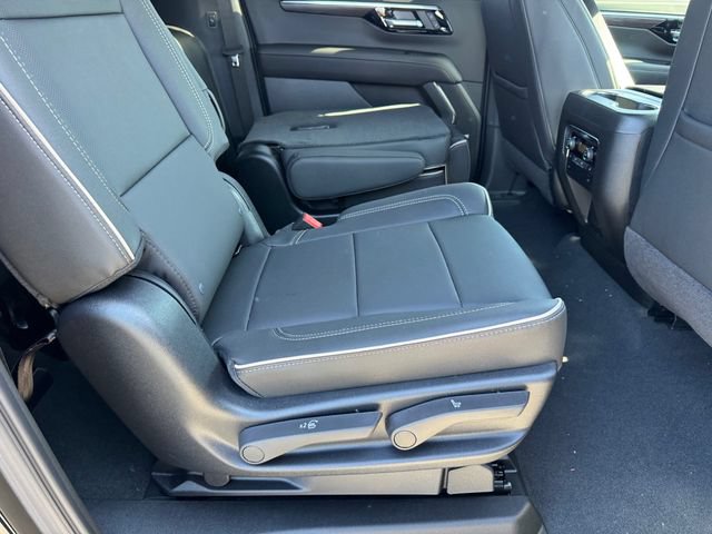 New 2026 Chevrolet Suburban Premier RWD image 9