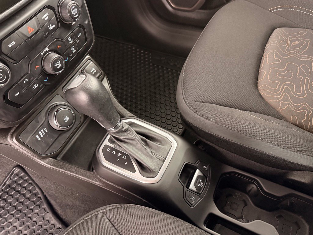 Used 2023 Jeep Renegade Latitude AWD/4WD image 4