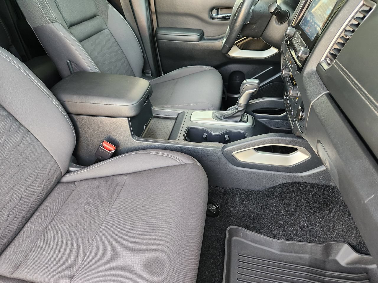 Used 2022 Nissan Frontier SV RWD image 13