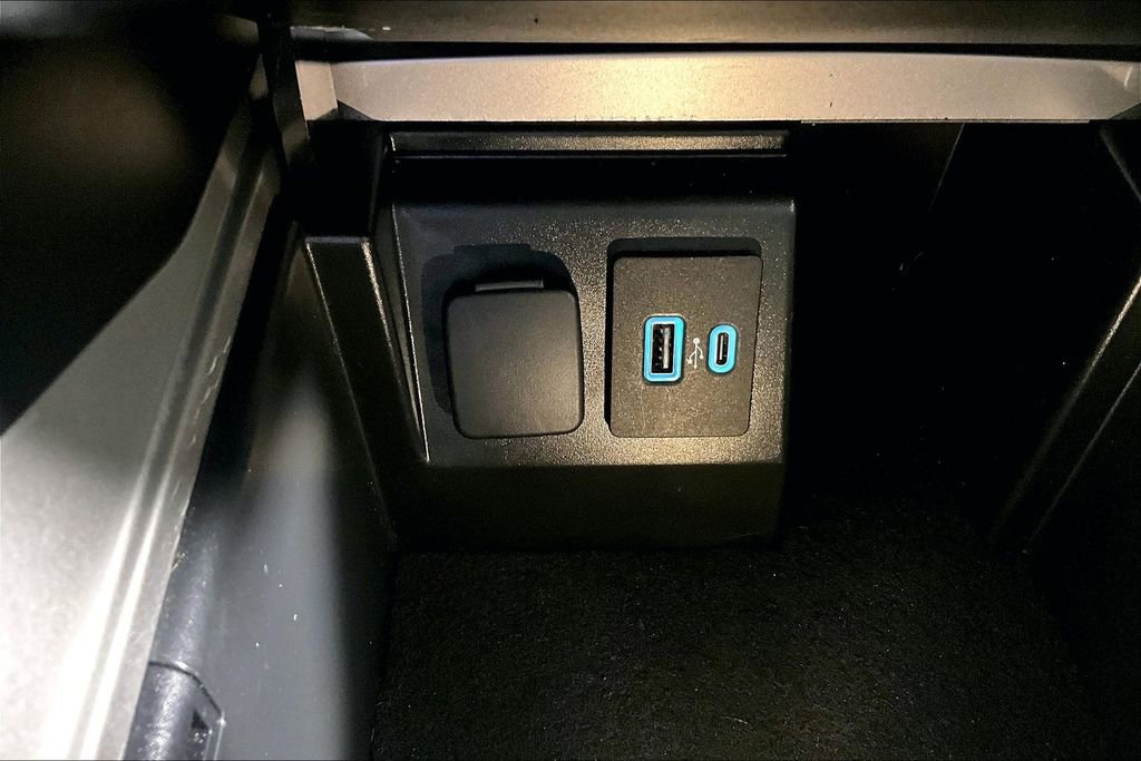 Used 2023 Ford Explorer XLT w/ Equipment Group 202A image 34