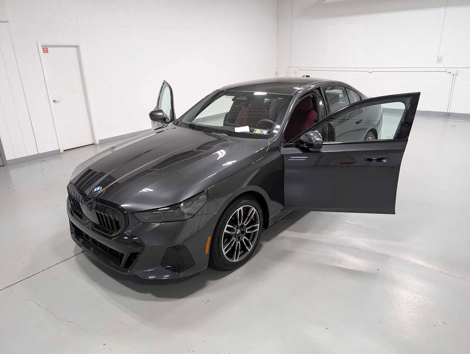 Used 2025 BMW 540i xDrive w/ Executive Package image 15