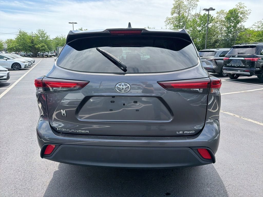 Certified 2024 Toyota Highlander LE AWD/4WD image 7