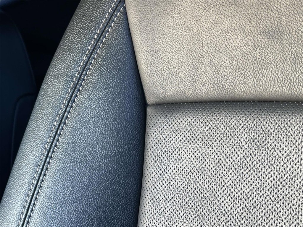 Used 2024 GMC Terrain SLT image 21