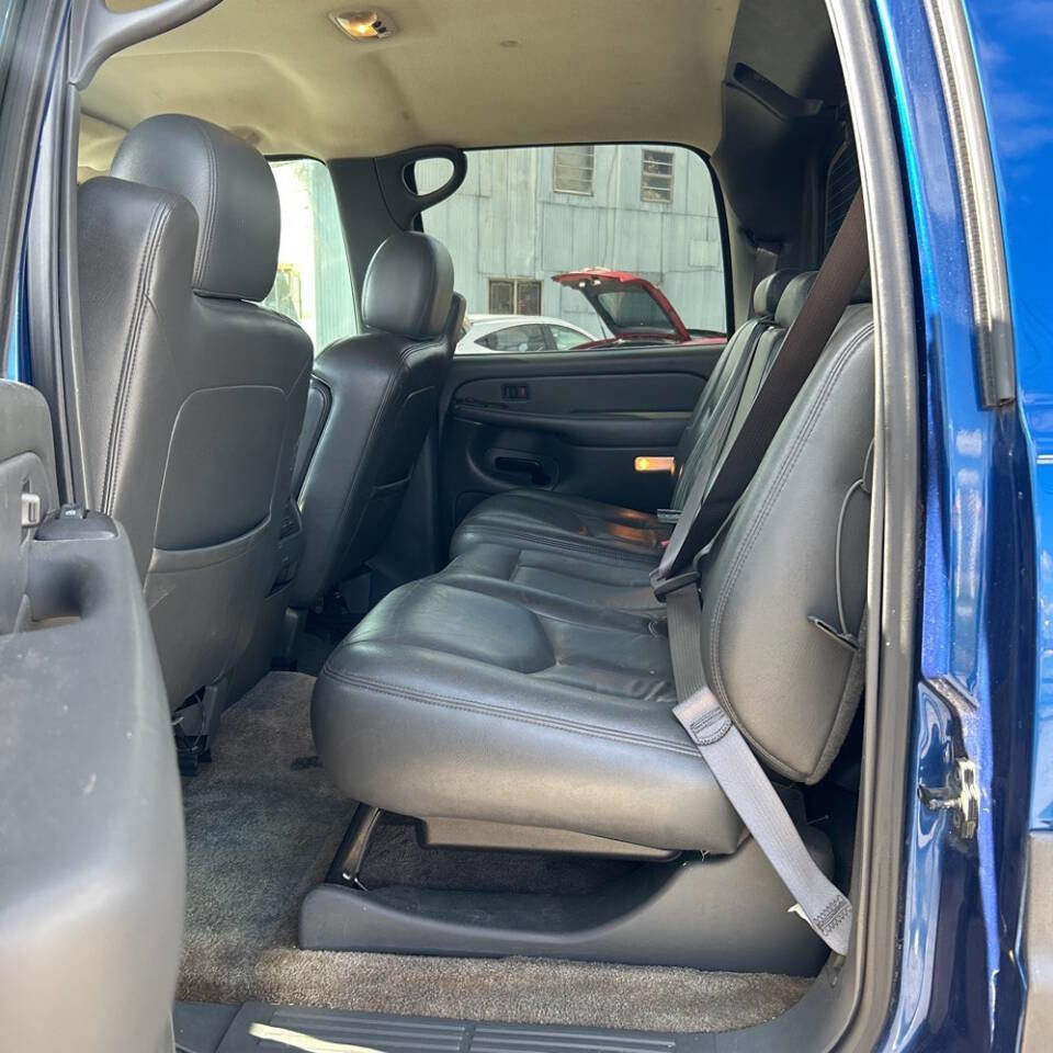 Used 2003 Chevrolet Avalanche 4x4 w/ Suspension Package, Off-Road image 5