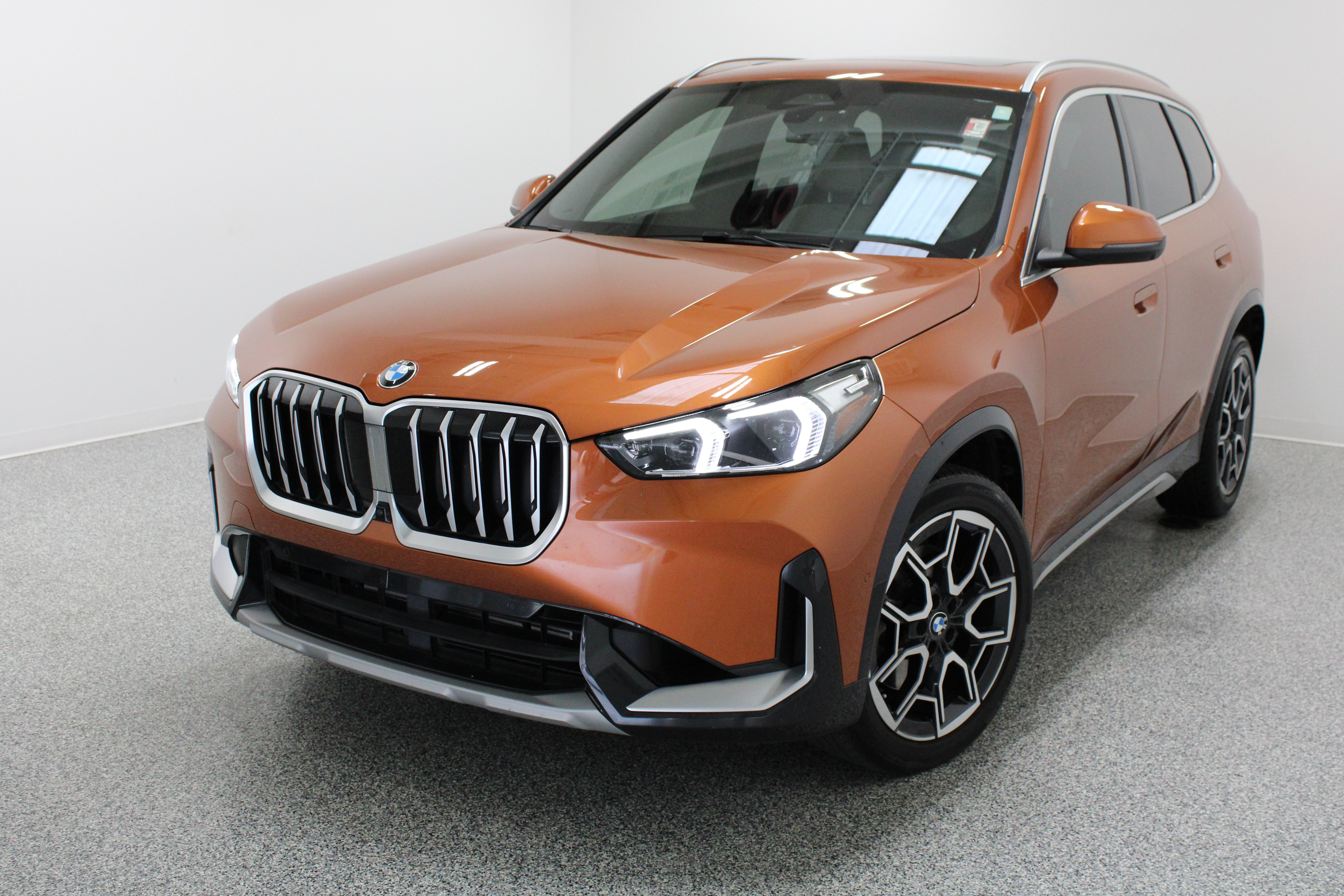 Used 2025 BMW X1 xDrive28i w/ Technology Package AWD/4WD image 2
