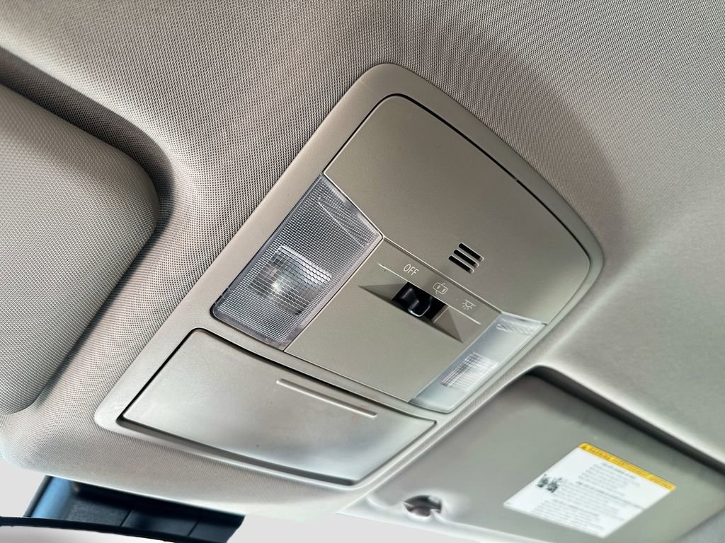 Used 2018 Toyota RAV4 LE image 17