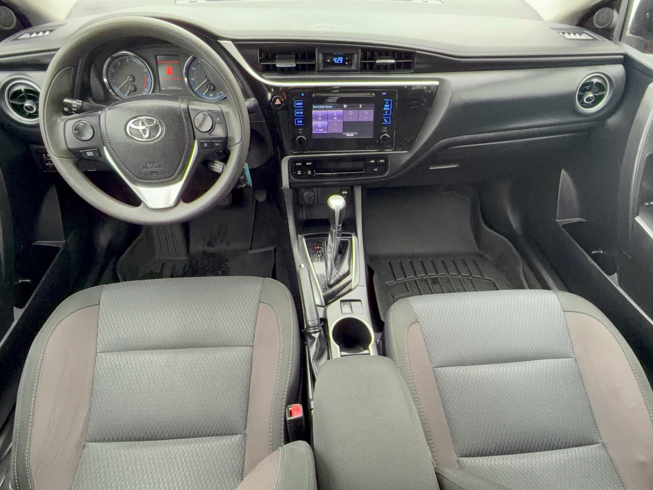 Used 2019 Toyota Corolla LE FWD image 17