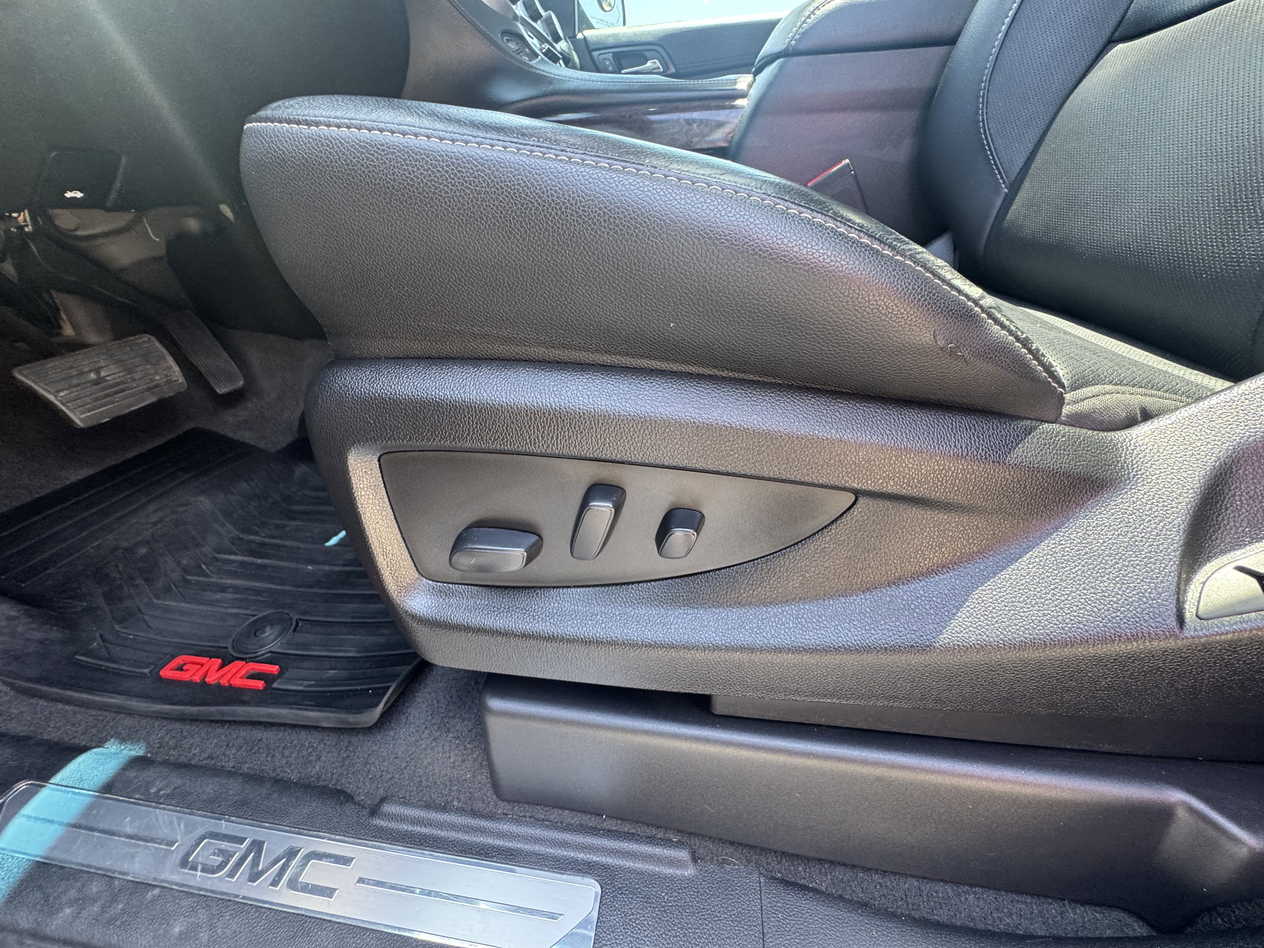 Used 2019 GMC Yukon SLT w/ Open Road Package image 13