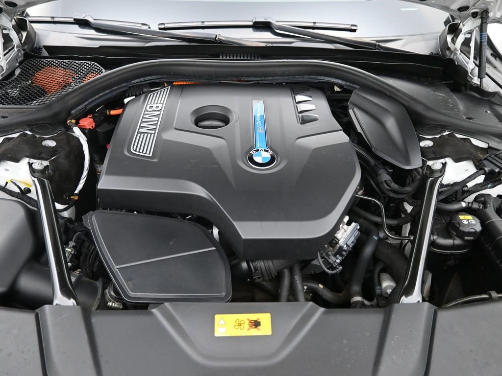 Used 2018 BMW 740e xDrive image 18