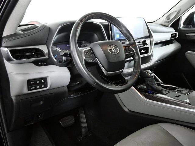 Used 2020 Toyota Highlander Limited Platinum image 16