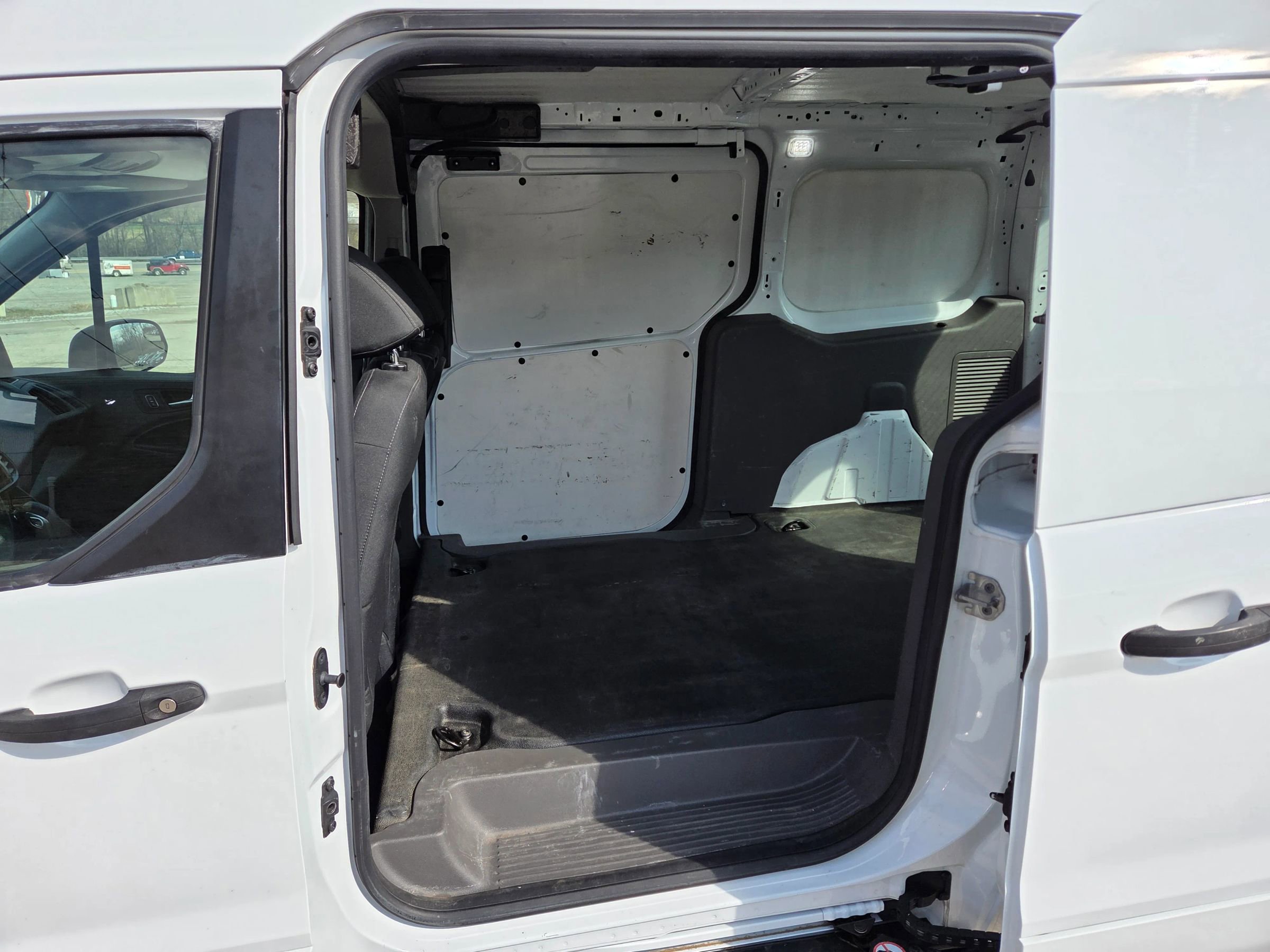 Used 2019 Ford Transit Connect XLT image 14