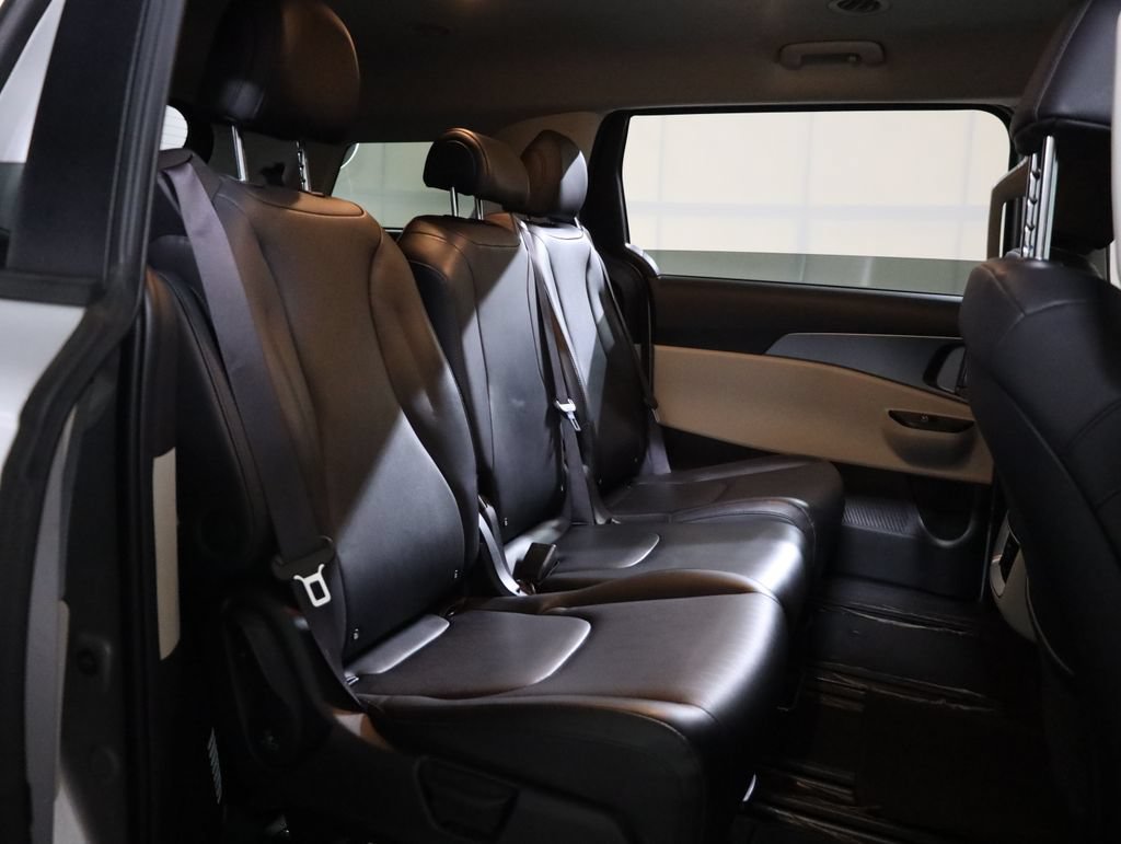 Used 2022 Kia Carnival LX FWD image 33