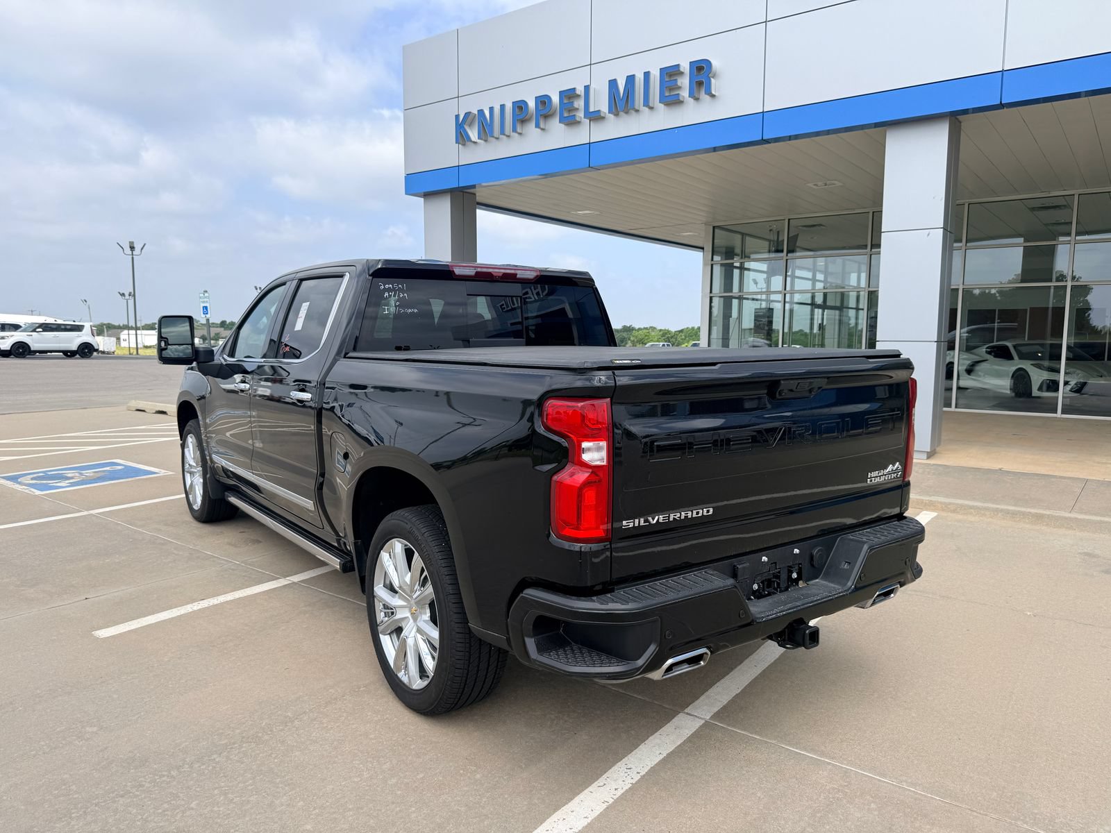 Used 2025 Chevrolet Silverado 1500 High Country w/ High Country Premium Package AWD/4WD image 6