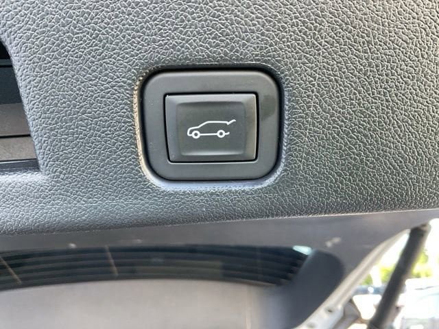 Used 2024 GMC Acadia AT4 w/ Luxury Package AWD/4WD image 12