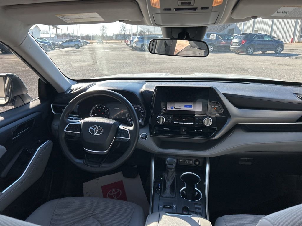 Used 2023 Toyota Highlander L image 29