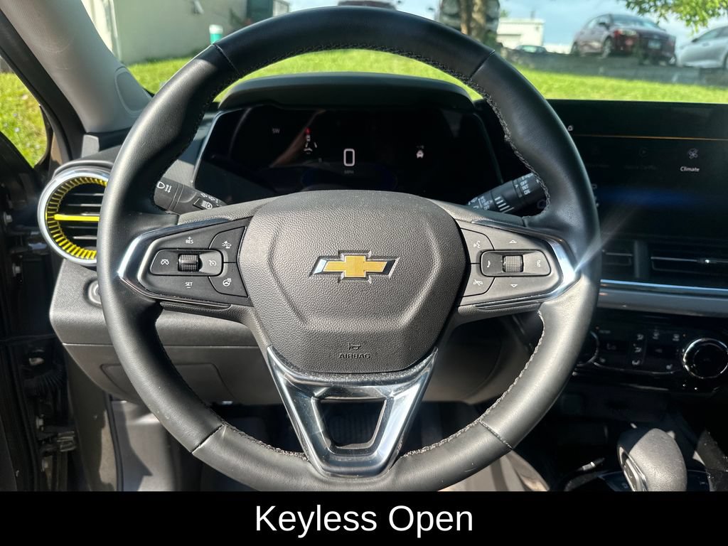 Used 2024 Chevrolet Trax LT w/ Driver Confidence Package FWD image 14