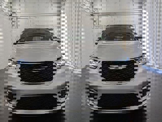 New 2026 Chrysler Pacifica Limited w/ Trailer Tow Group image 33